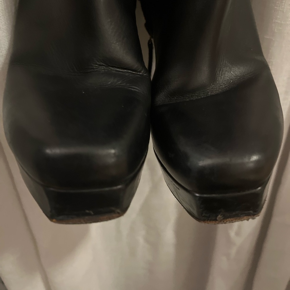 Gucci Black Heeled Boots with Platform Sole - Picture 5 of 10
